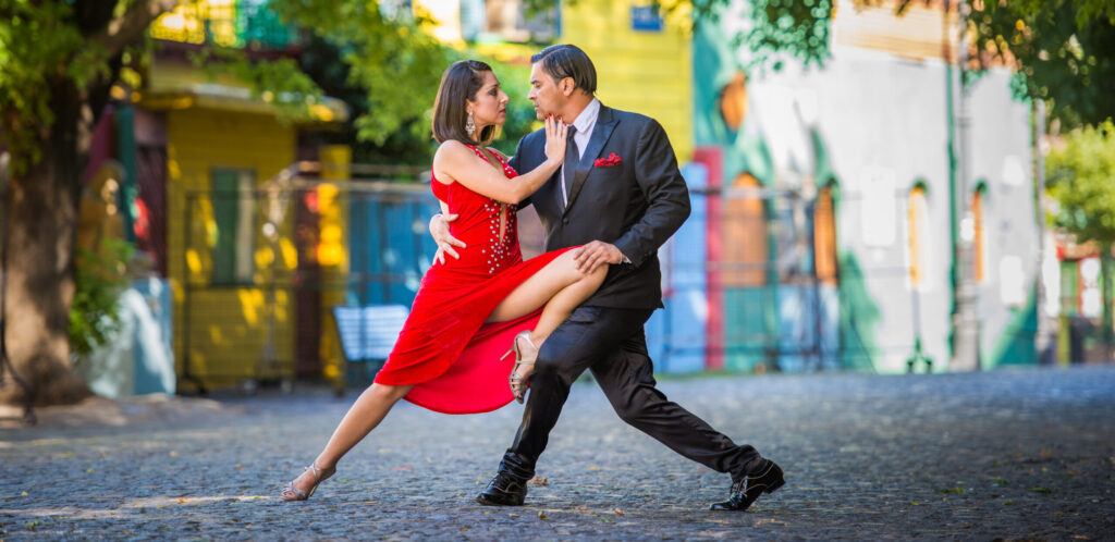 casal dançando tango em buenos aires