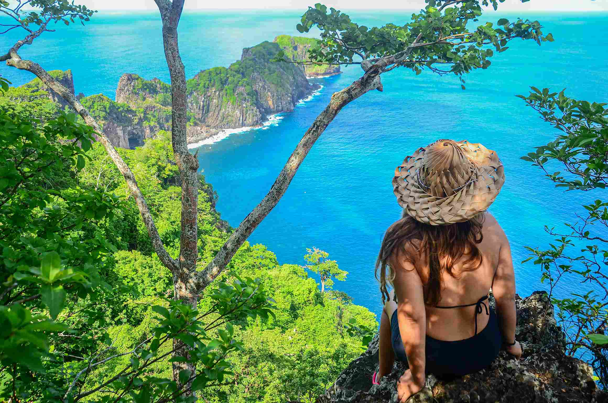 Vista de trilha em Fernando de Noronha